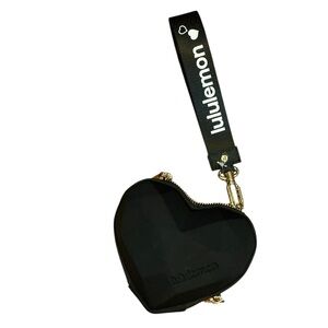 NWT Lululemon heart wristlet BLACK